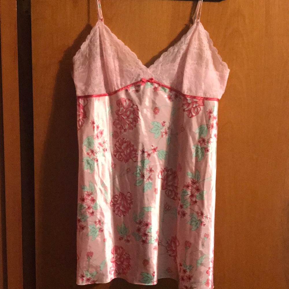 Morgan Taylor night gown